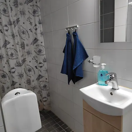 Ilmastoitu Yksioe Ja Keittioe 2 Km Keskustaan *